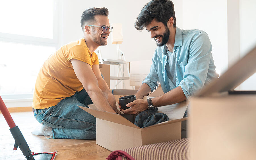 Couple unpacking in new home - Homebuyer.com